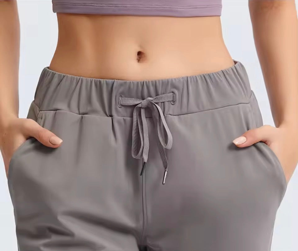 Noonfit Flow – Yüksek Bel Toparlayıcı Yoga & Günlük Pantolon | Dört Yönlü Streç -Gri