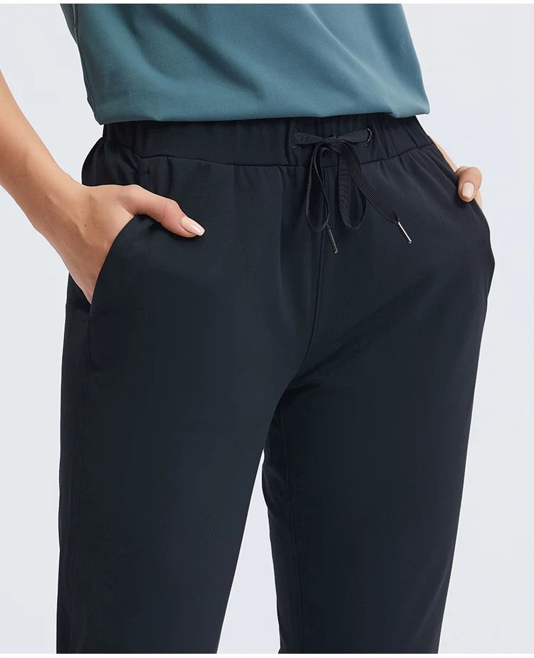Noonfit Flow – Yüksek Bel Toparlayıcı Yoga & Günlük Pantolon | Dört Yönlü Streç - Siyah