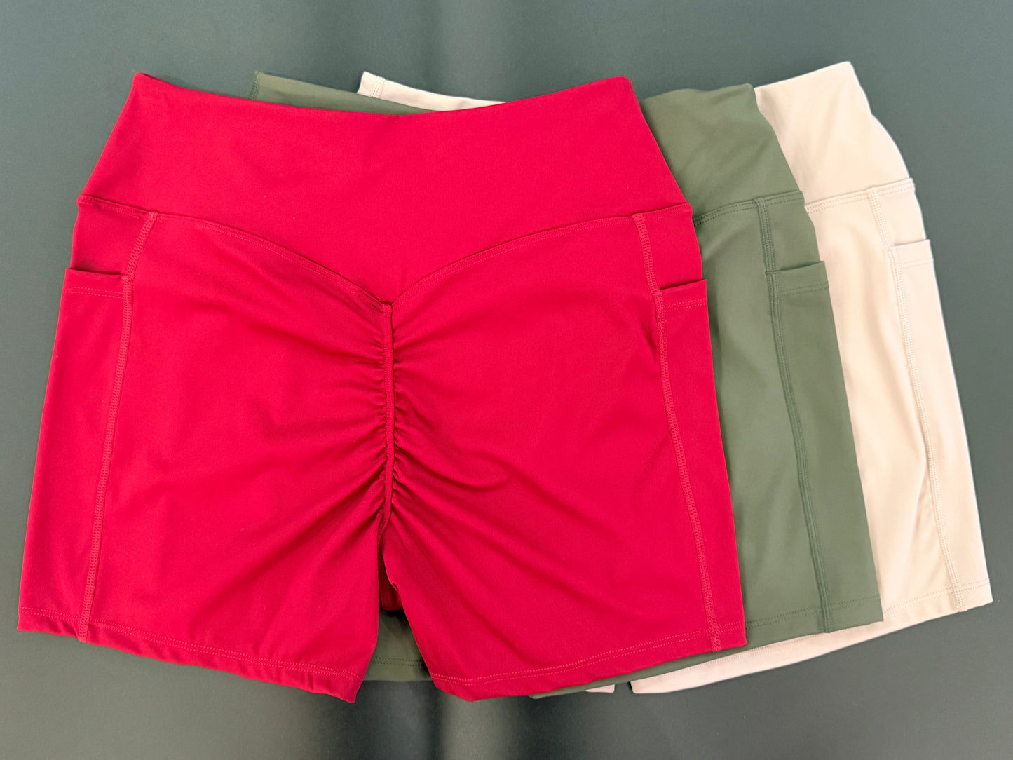 NoonFit Sculpt Pocket Şort | Yüksek Çapraz Belli Toparlayıcı Spor Şort Kırmızı