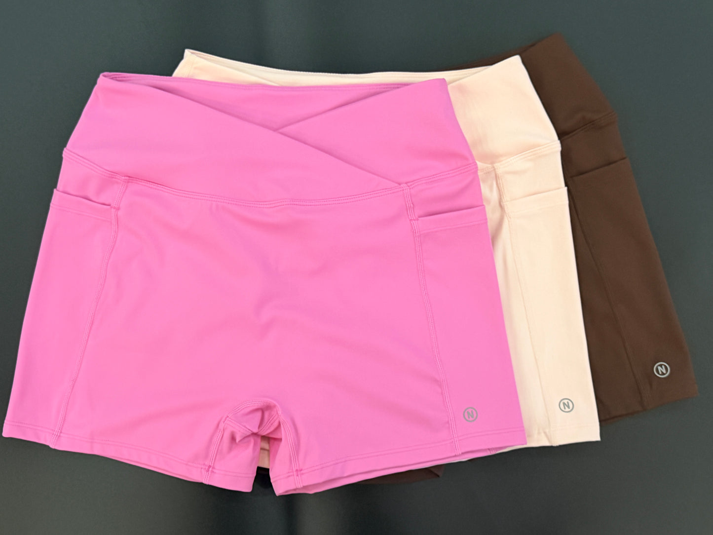 NoonFit Sculpt Pocket Şort | Yüksek Çapraz Belli Toparlayıcı Spor Şort Pembe