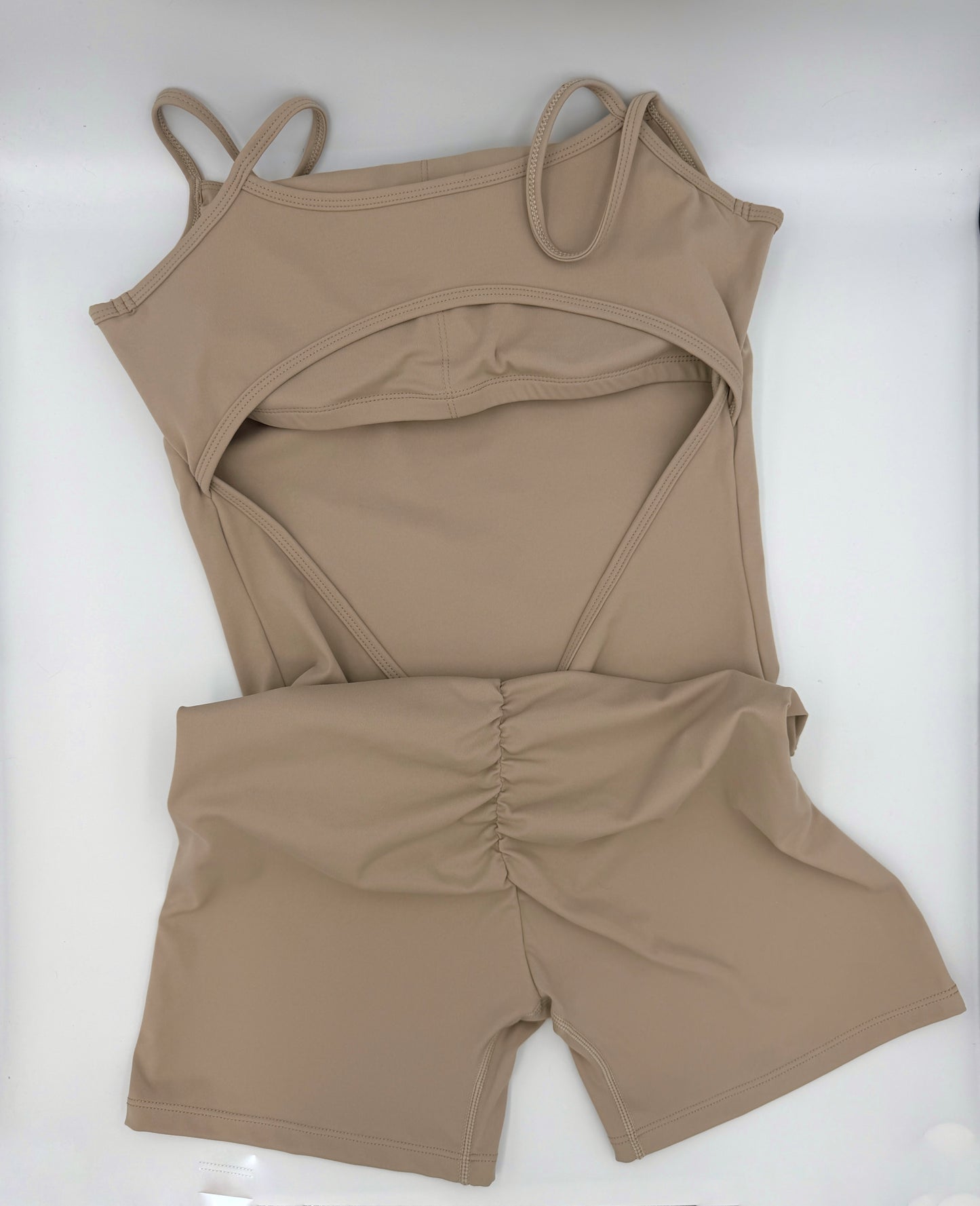 Kadın Sırtı Açık Spor Tulum – Kısa Tayt Form Fitness & Pilates Romper
