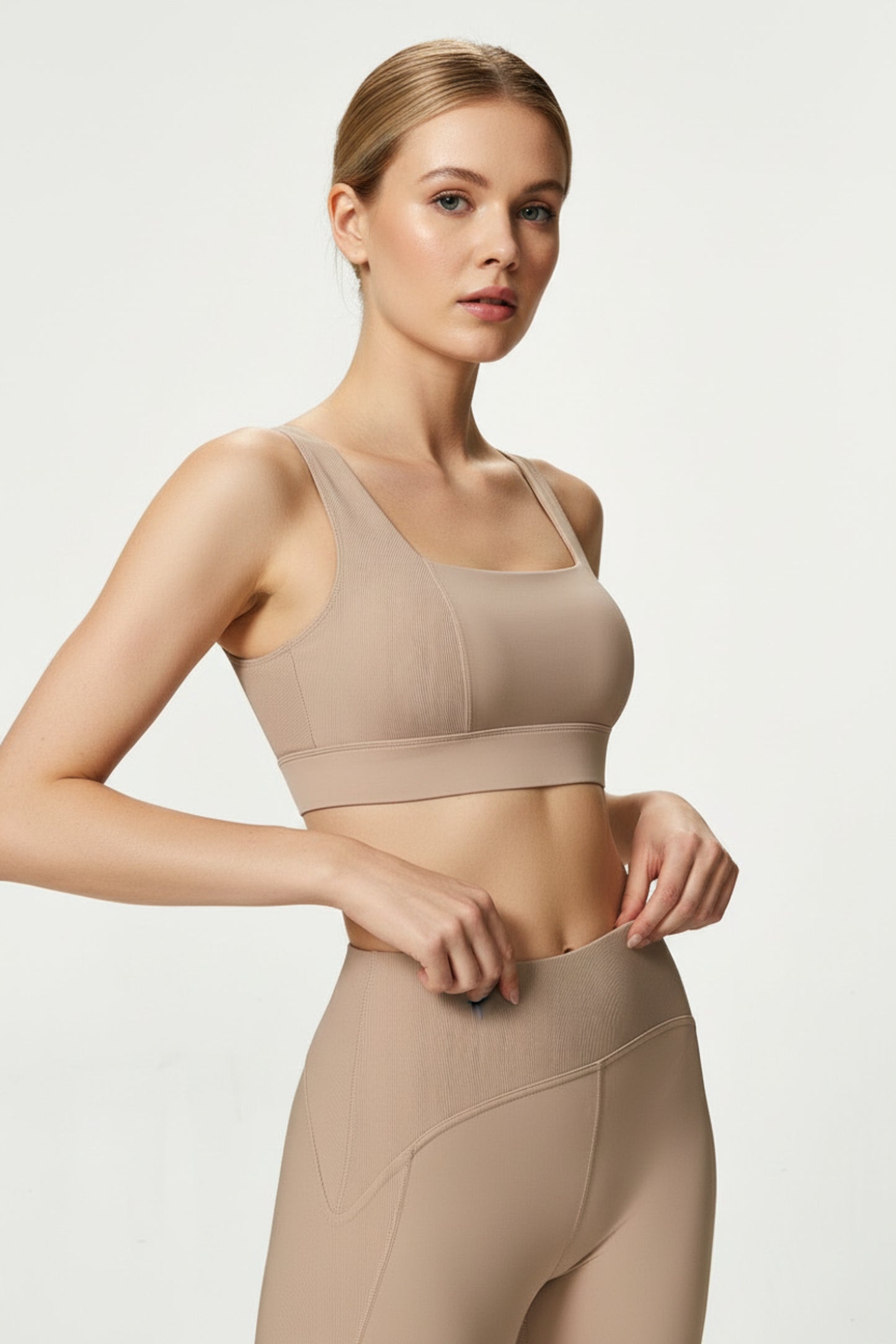 NoonFit Sculpt Set – Yüksek Bel Toparlayıcı Tayt & V Sırt Destekli Spor Sütyeni