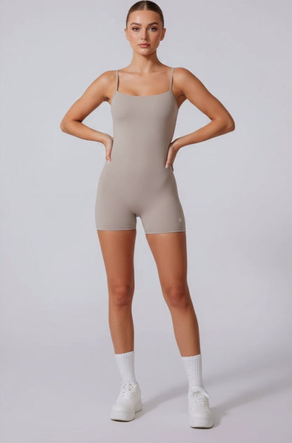 Kadın Sırtı Açık Spor Tulum – Kısa Tayt Form Fitness & Pilates Romper