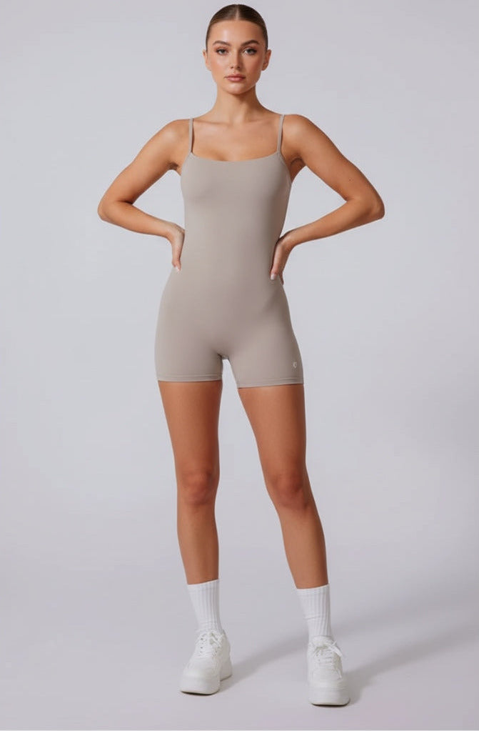 Kadın Sırtı Açık Spor Tulum – Kısa Tayt Form Fitness & Pilates Romper