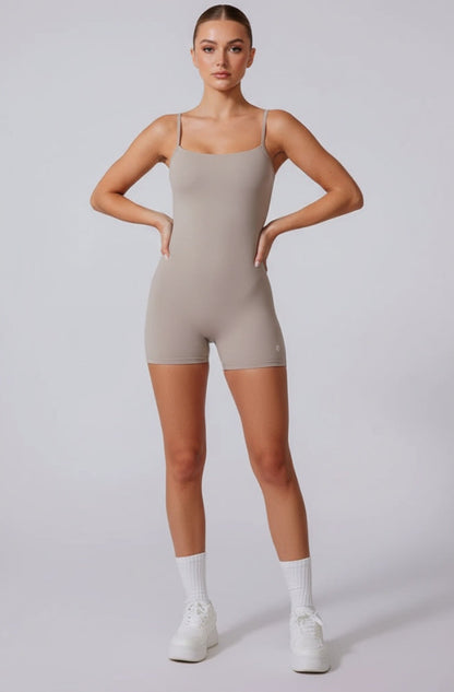 Kadın Sırtı Açık Spor Tulum – Kısa Tayt Form Fitness & Pilates Romper